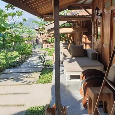 Villa Kayu Джокякарта Екстериор снимка