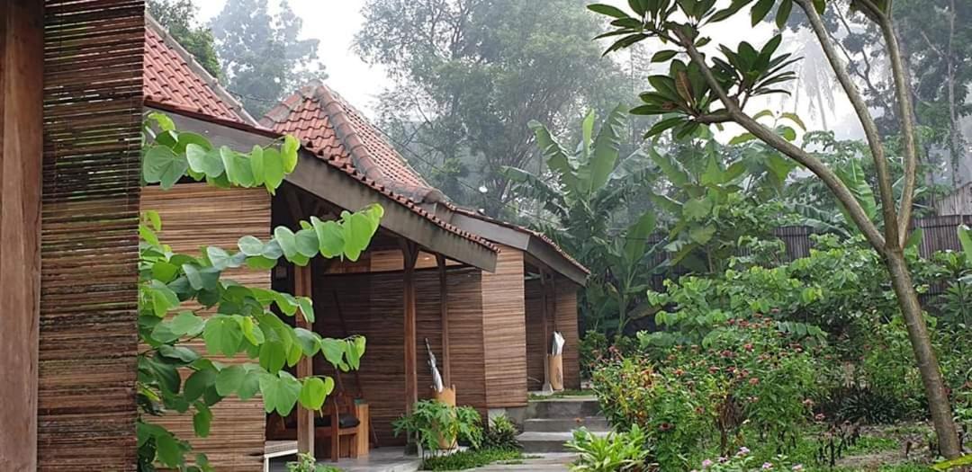 Villa Kayu Джокякарта Екстериор снимка