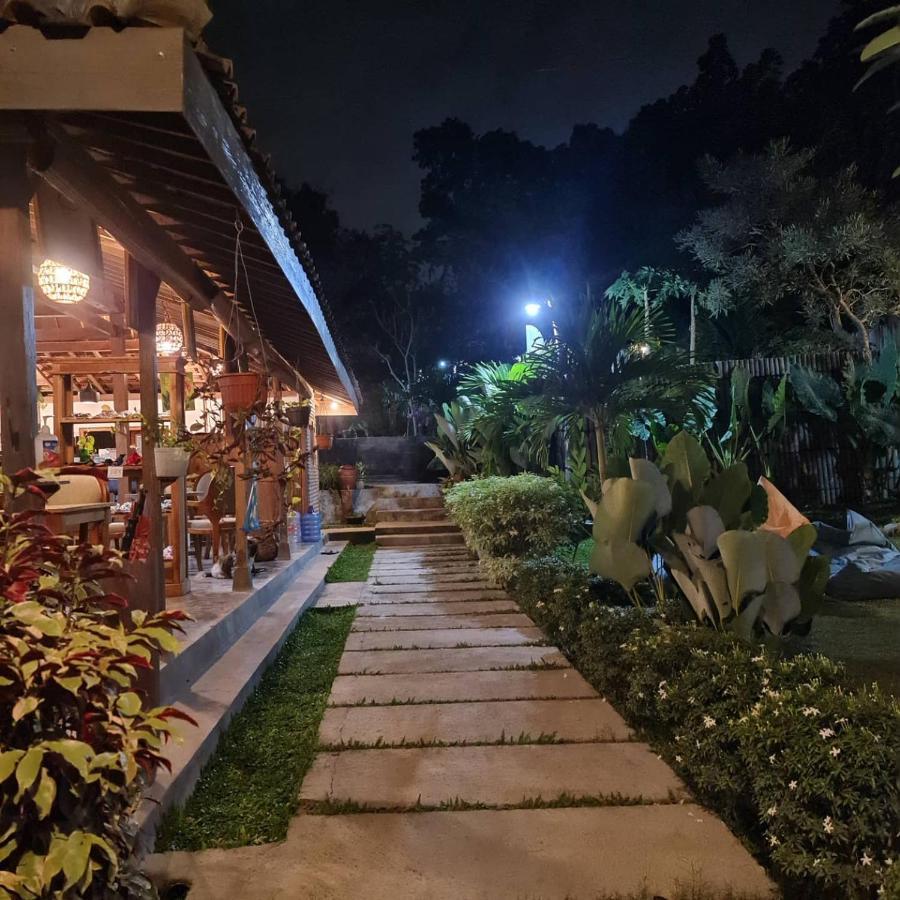 Villa Kayu Джокякарта Екстериор снимка