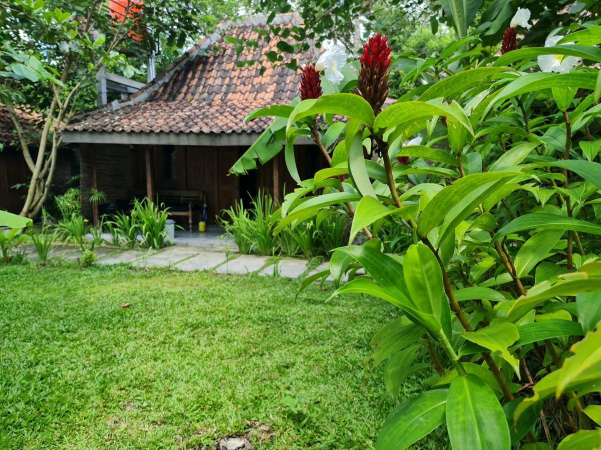 Villa Kayu Джокякарта Екстериор снимка