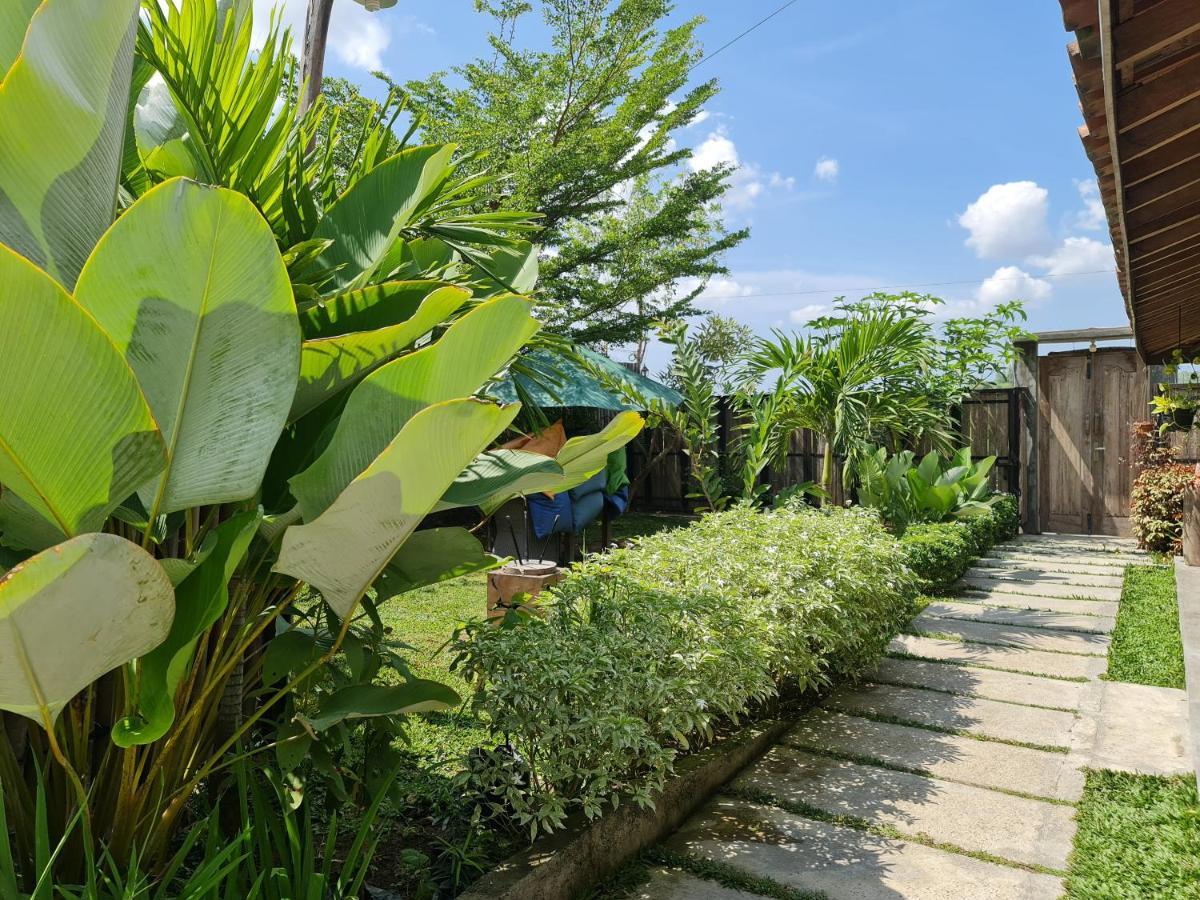 Villa Kayu Джокякарта Екстериор снимка