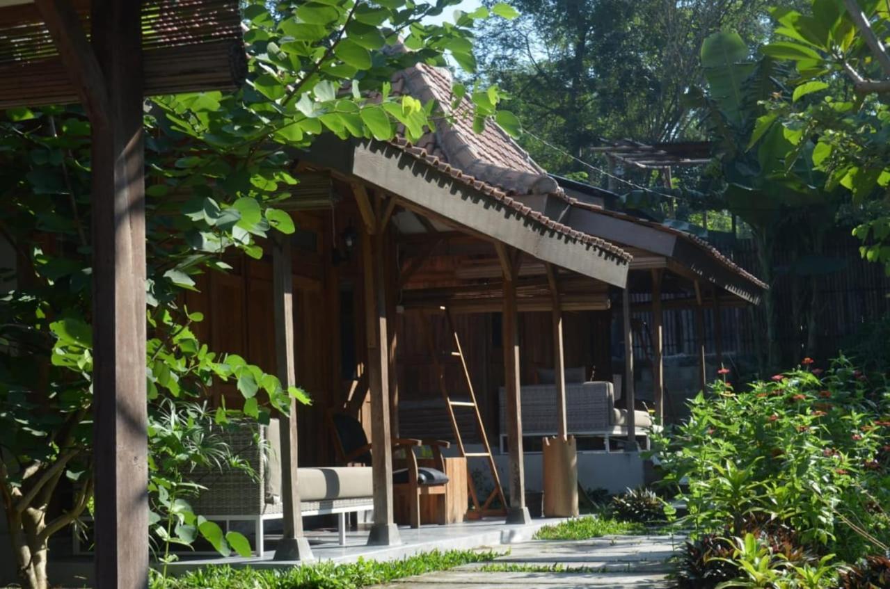 Villa Kayu Джокякарта Екстериор снимка