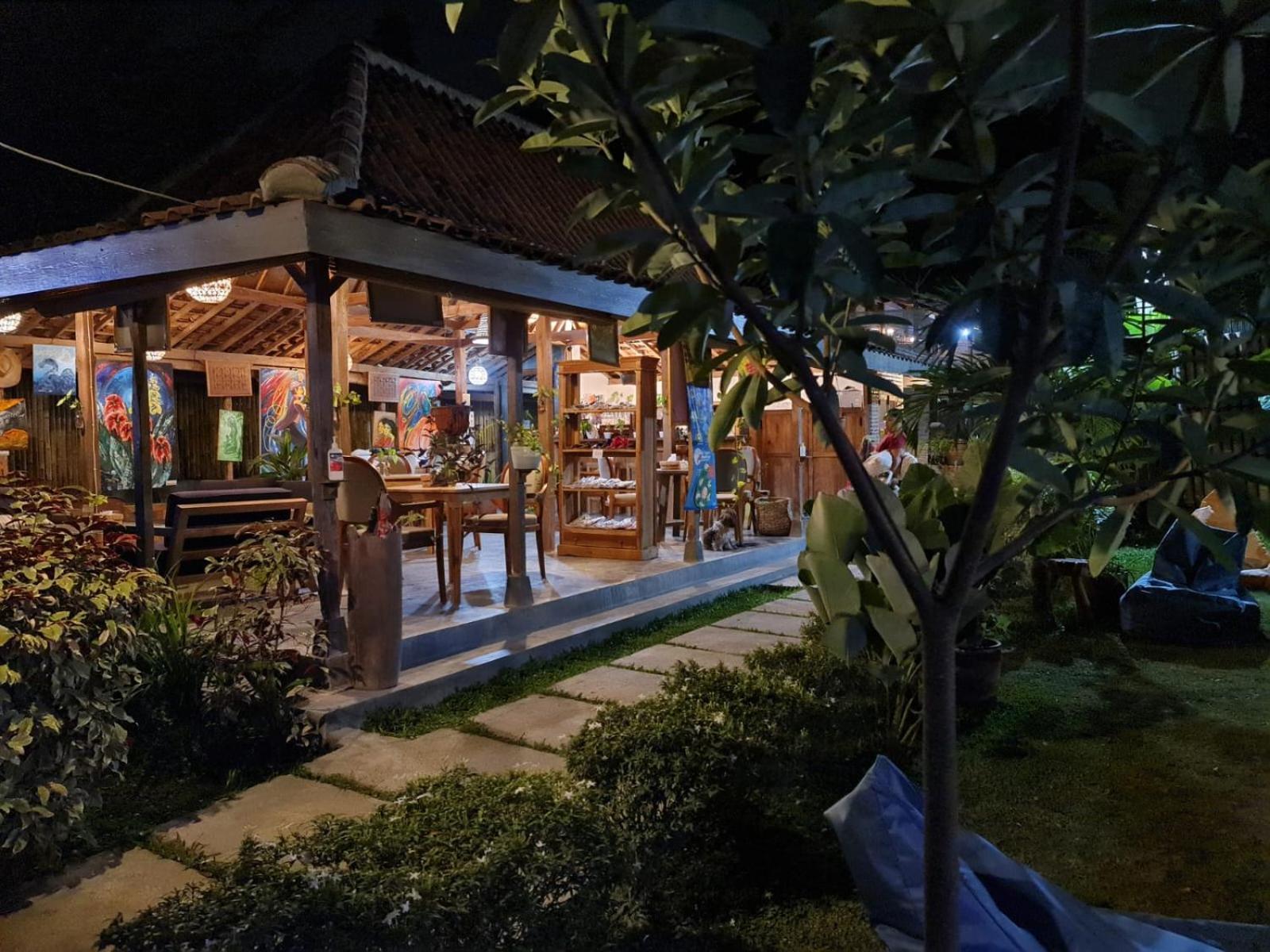 Villa Kayu Джокякарта Екстериор снимка
